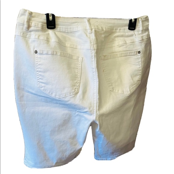 New Ladies EST 1946 DENIM White Denim Capris, Size 16W - Picture 2 of 5